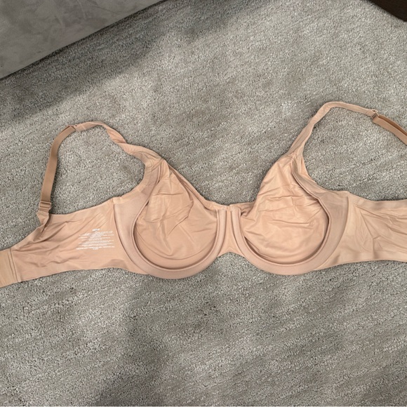 Skims Smoothing Intimates Unlined Bra - Picture 4 of 6